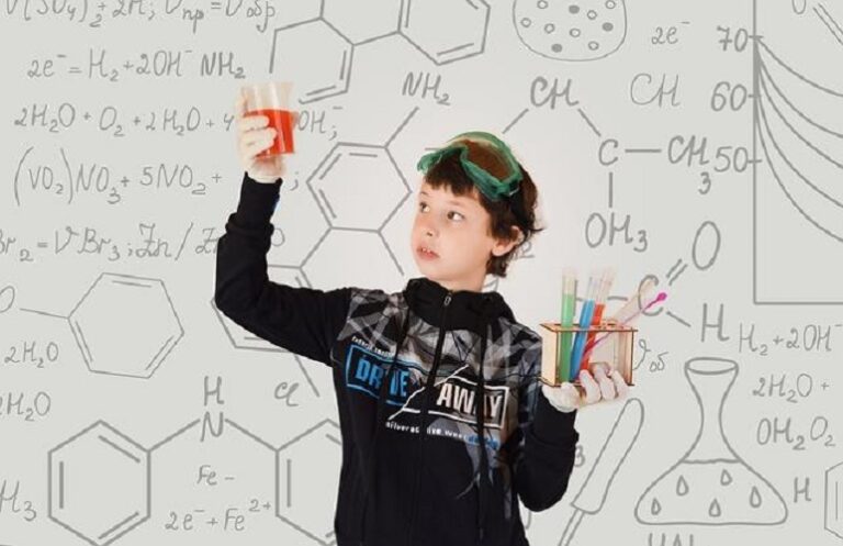 Why Class 11 Students in Gurgaon Are Choosing Specialised Chemistry Coaching Over Generic Tuition