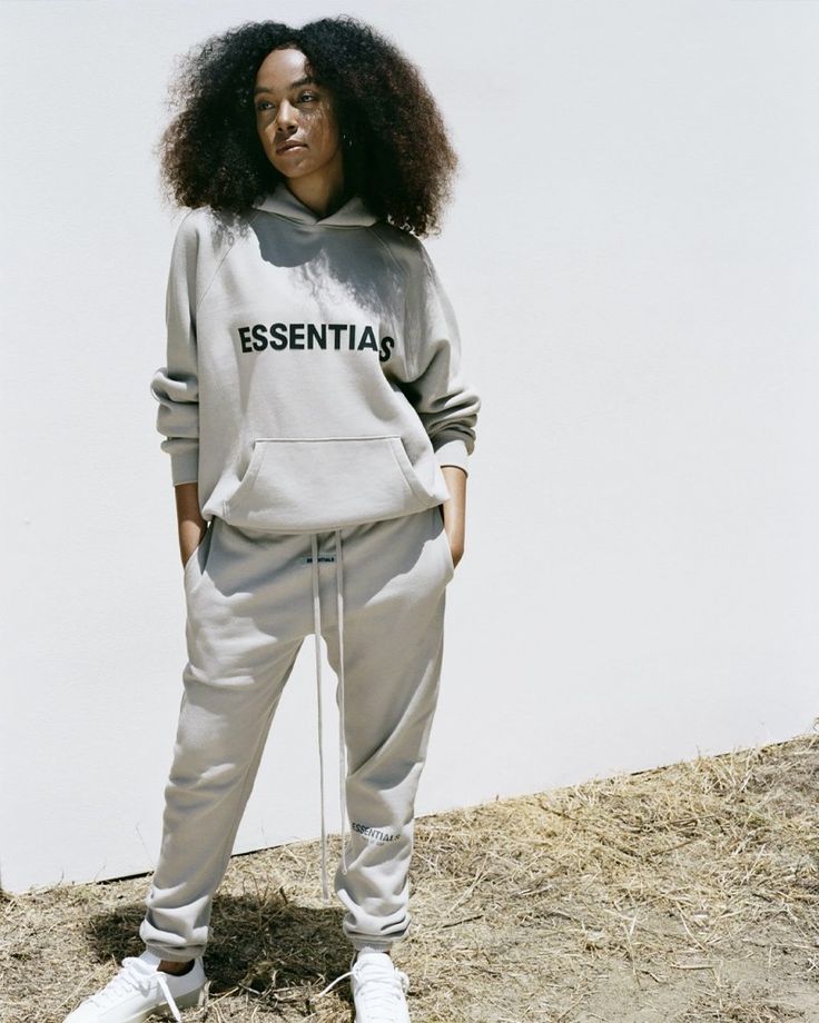The Popularity of Essentials Hoodie: Why It Became a Modern Streetwear Favorite