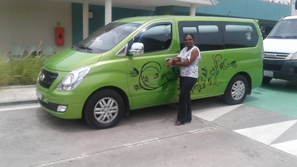hire a car in st. Marteen