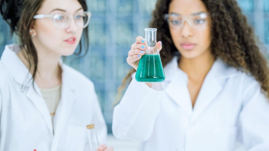 How Students Are Getting Professional Help with Science and Other Tough Subjects
