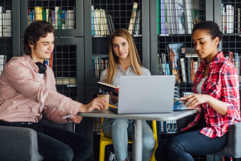 How Students Handle Multiple Online Platforms for Exams