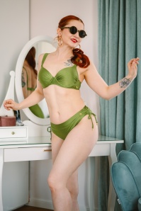 Mid Waist Bikini Bottom Shiny Kiwi Green